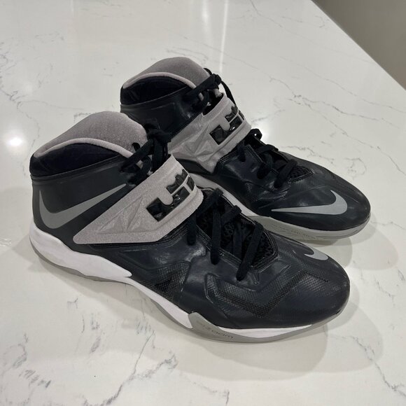 NIKE ZOOM SOLDIER VII TB Black/MTLLC SLVR-MTT MENS SZ 14 - Picture 1 of 9